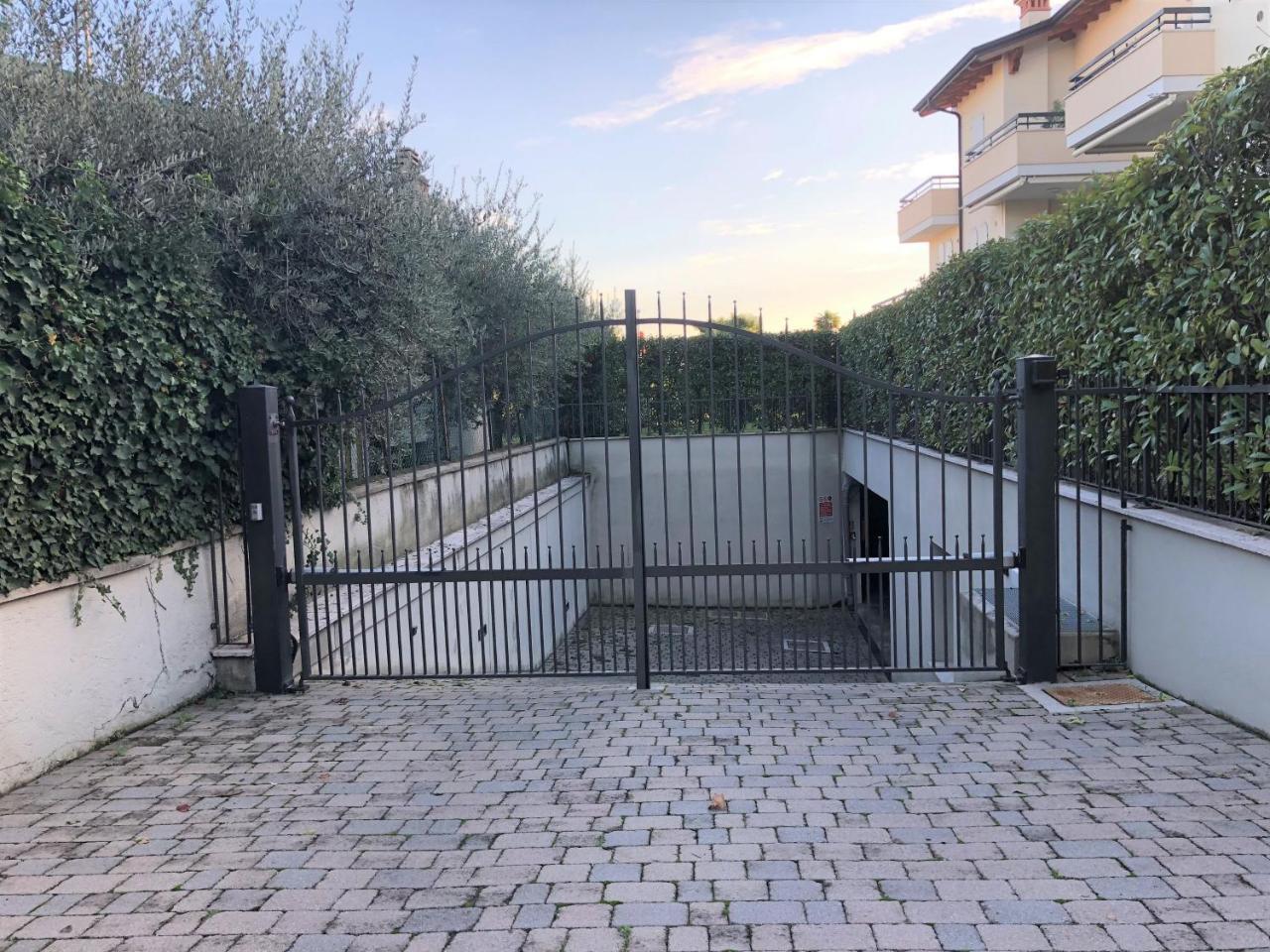 Desenzanoloft Official Partner Marriott Homes & Villas - Bea House, Sirmione With Private Garden And Share Pool Екстериор снимка